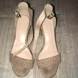 Kelly & Katie Women Heels (Size: 6.5)